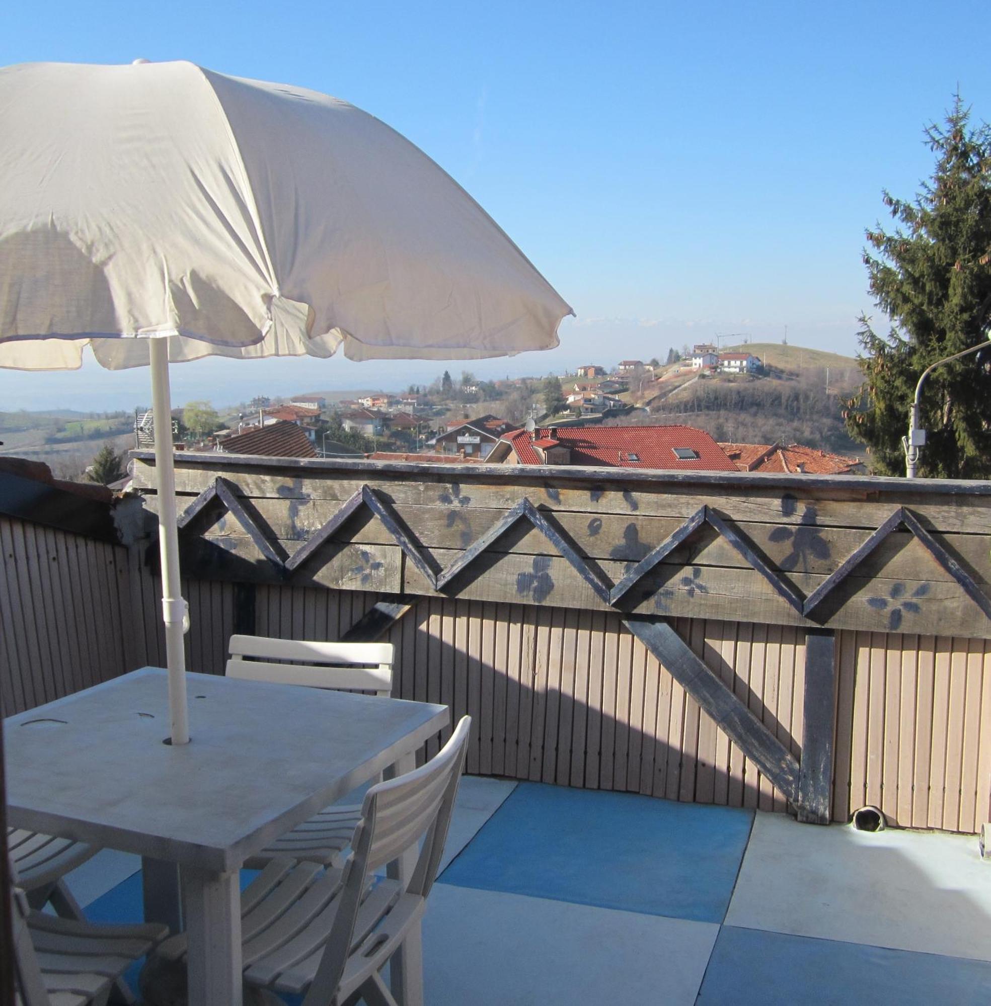 B&B I Colori Dell'Arcobaleno Belvedere Langhe Kültér fotó
